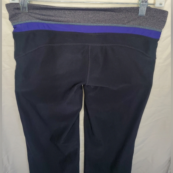 Pre-Loved Women MPG Black, Grey, and Purple Stretch Leggings Size S - Picture 4 of 6